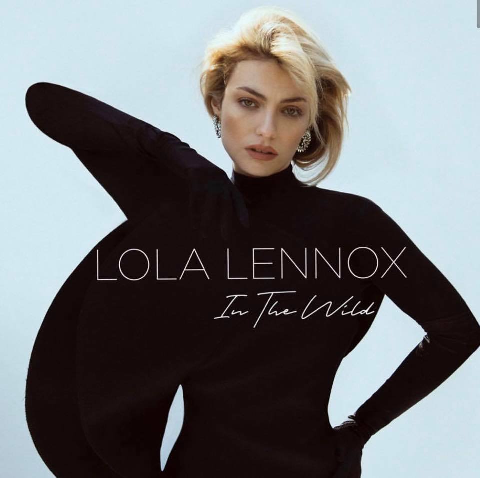  Lola Lennox - Pale
