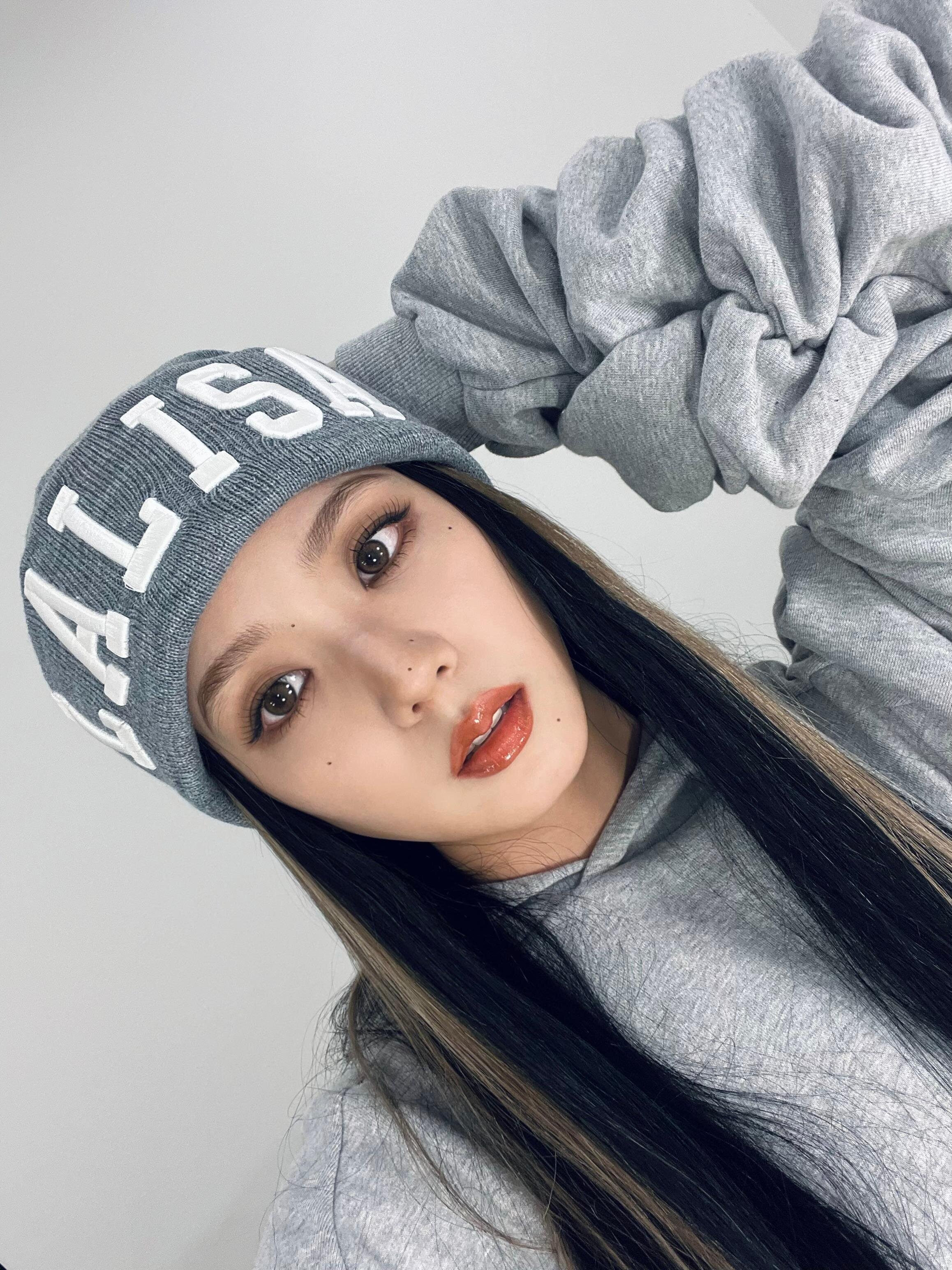  비니입고 셀카 찍는 블랙핑크 지수 인스타그램