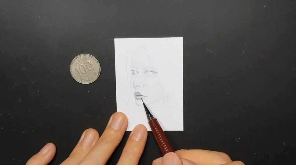 입술을 자세히 표현해 준다