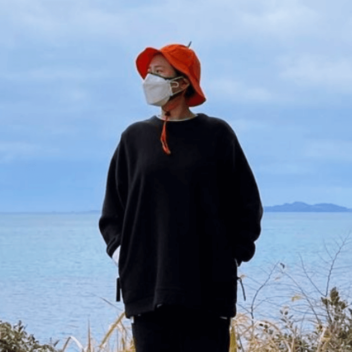주황색-모자-쓴-김신영