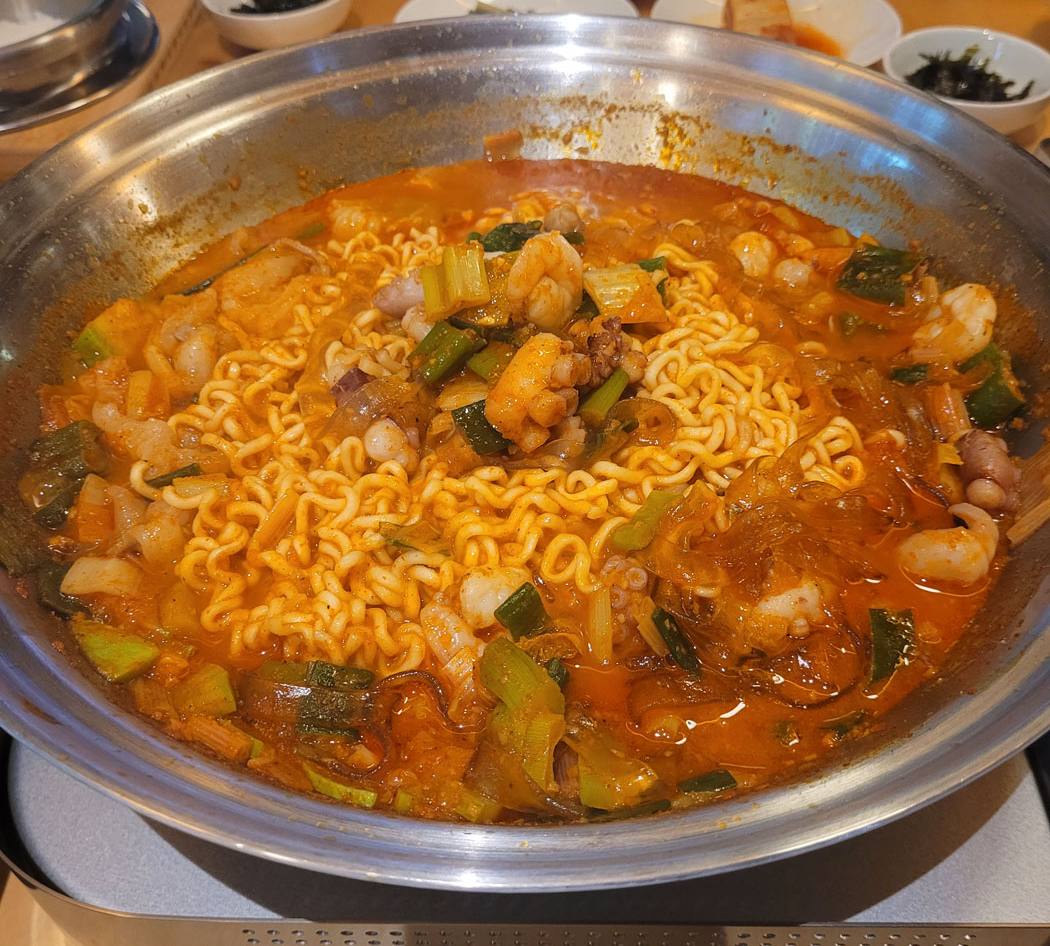 완성되어 끓는 낙곱새