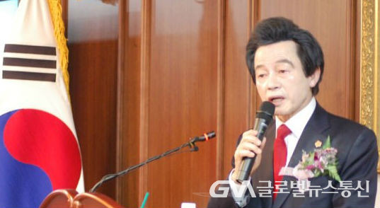  허경영 국가혁명배당금당 대표,"국가적 공약만 있는 사상 초유의 선거공보"발표