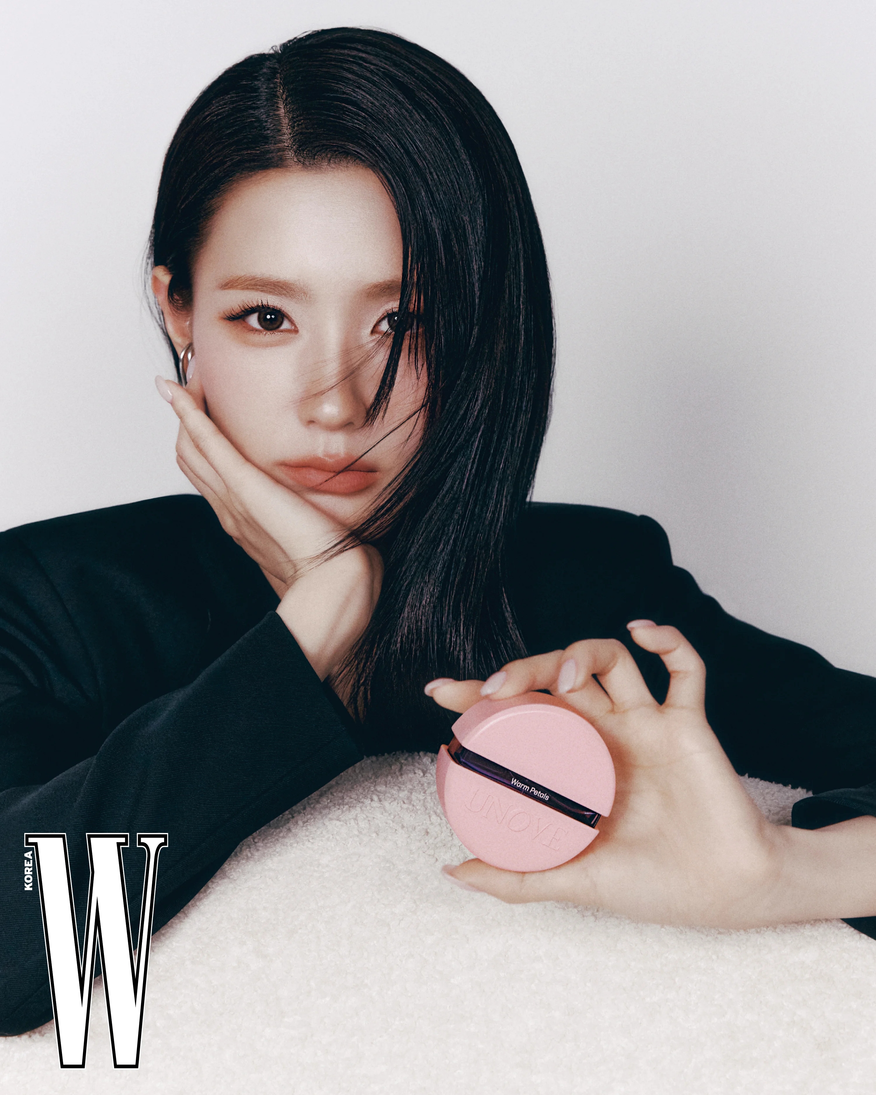 여자아이들 미연 더블유 2025 화보 4