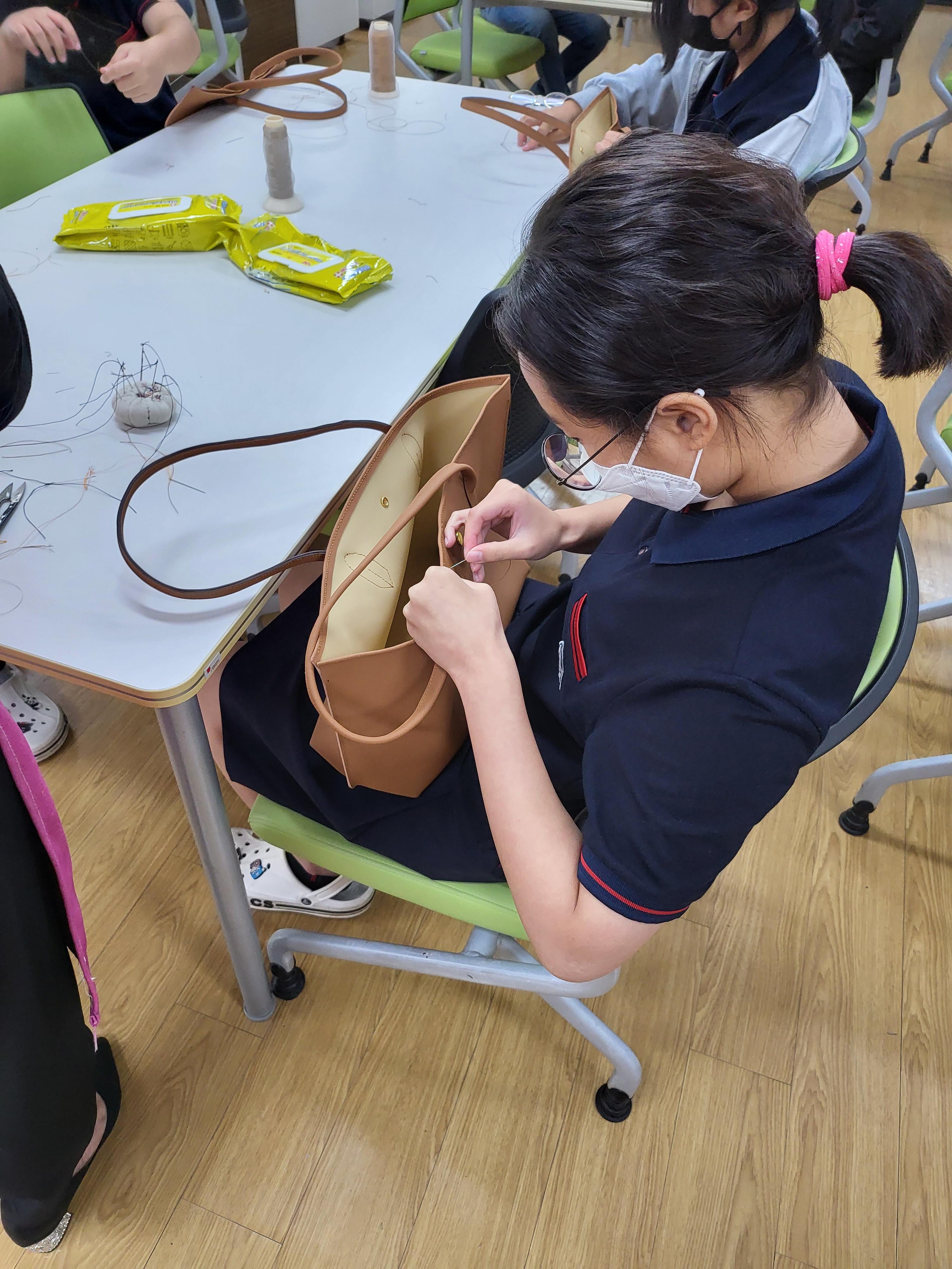  포항시 구룡포읍에 위치한 대보 중학교 단체수강 2편 포항가죽공방 [포항 오유가죽공방]