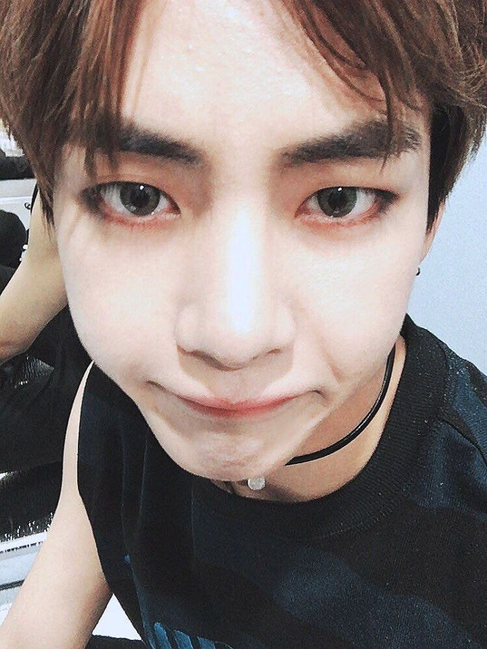  아이돌 중에 눈이 가장 크다는 방탄소년단 뷔