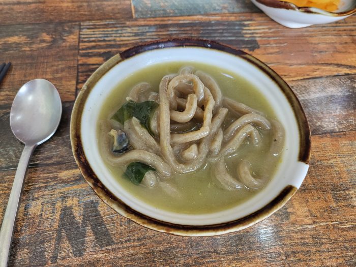 보말칼국수-그릇-담은-사진