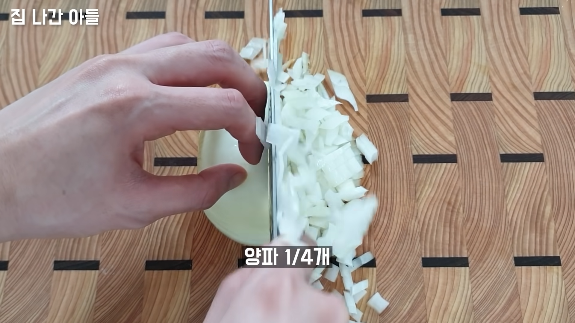 "밥에 계란만 부었는데 맛있고 색다른 요리가 완성되었습니다" 달콤한 야채와 밥이 너무 잘 어울리는 초간단 밥전 레시피 5 img