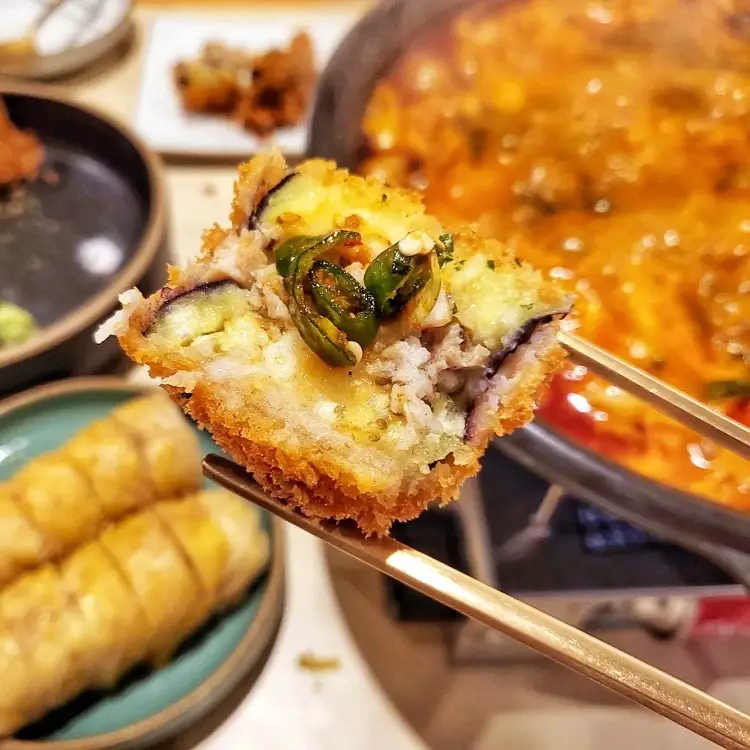 줄서는식당 신당동 신당역 맛집 감자전 묵은지말이 가지튀김 돼지곱창전골 맛있는 곳 소개