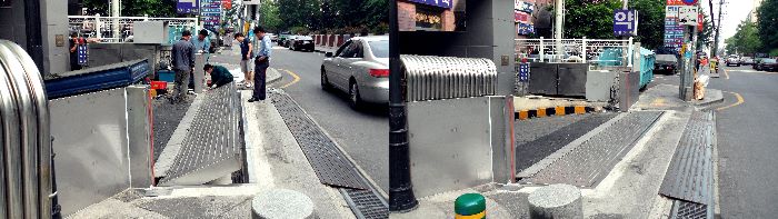 차수문 설치 작업 하는 사진입니다.