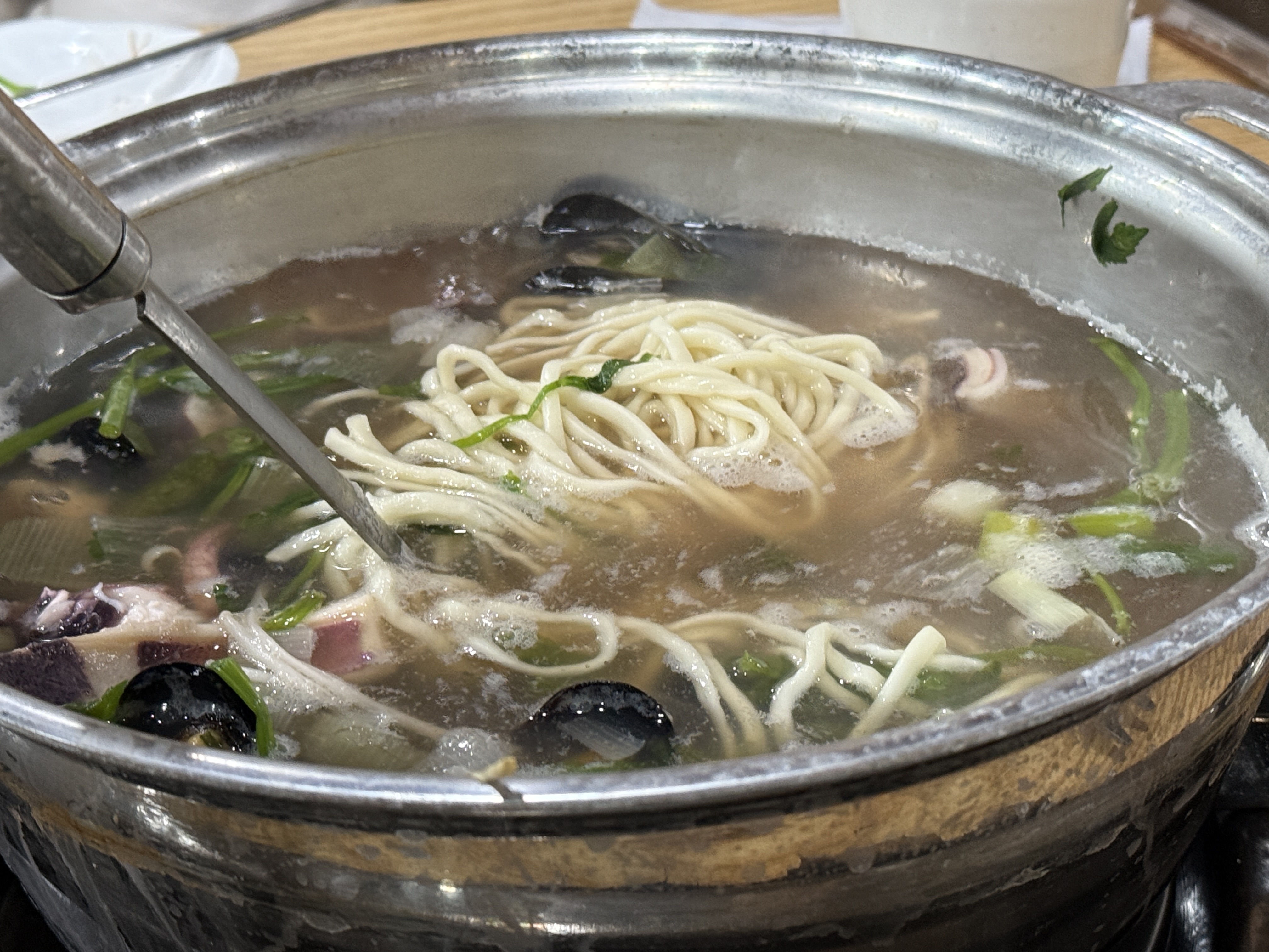 방이동 송파나루역 3번출구 맛집 통오징어 해물칼국수