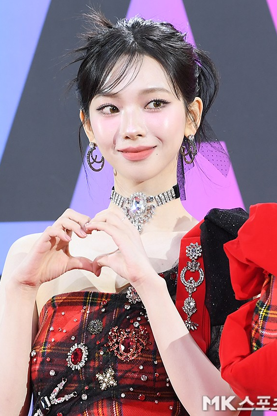  정열의 레드 의상 MMA 에스파 카리나