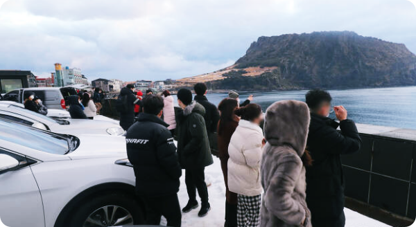 해돋이 명소 통제에도...해운대·성산일출봉 거리두기 무너졌다