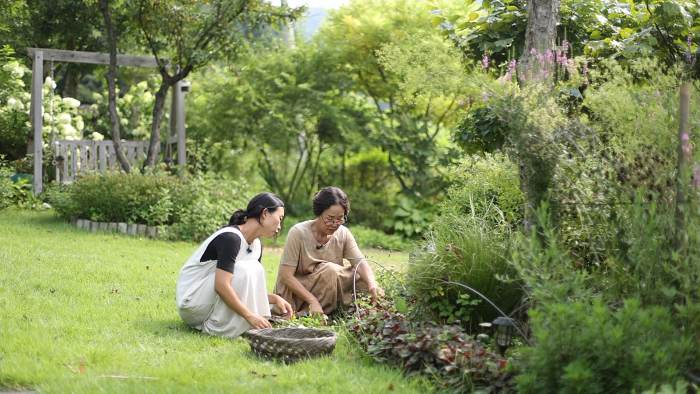정원에서 일군 모녀의 이만기 동네한바퀴 자연밥상