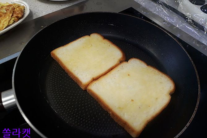 버터 흡수된 빵