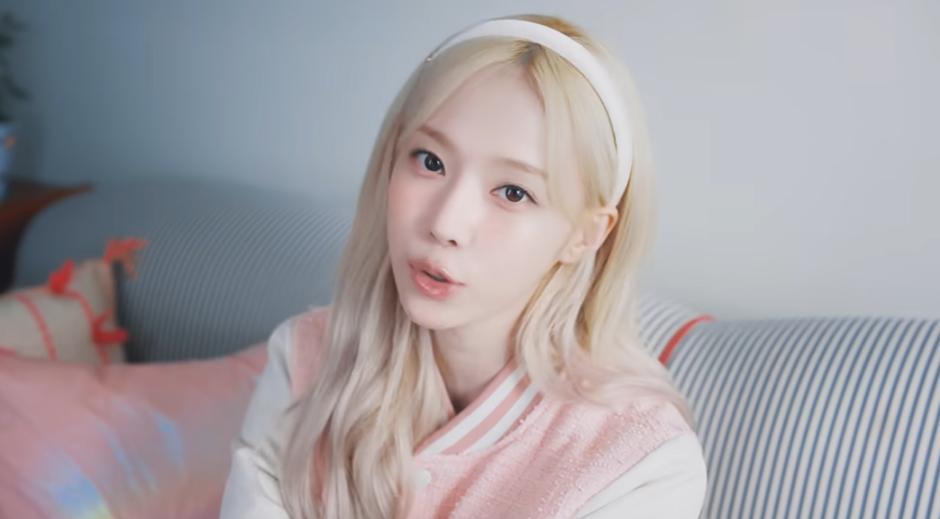 확신의 흑발파 팬들 마저 돌릴거 같은 이번에 금발 생머리 진짜 찰떡으로 소화한 아이돌 | 인스티즈