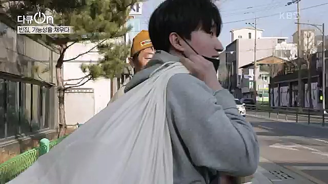 [191회] 다큐온 - KBS역의 부활 2 - 빈집, 가능성을 채우다] 전국 빈집 150만 호 시대.ts_20230326_162824.867.jpg