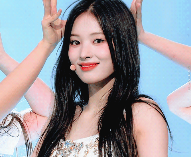 더쿠 - 엔믹스 지니 왜 팬들이 흑발 흑발 외쳤는지 알겠음