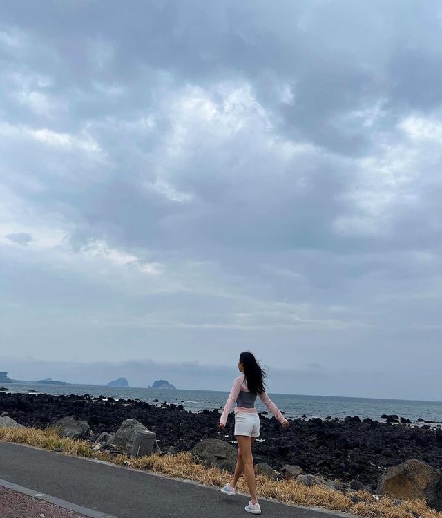  박은혜, 캠핑장에서 사고…"아이들 사진이라도 건질 수 있길" / '세 번째 결혼' 이수진, 제주 여행 갔다 날벼락…"넘어져 갈비뼈 골절" / '션' 정혜영 뒷모습인줄 알았는데…딸 못본새 이만큼 ..