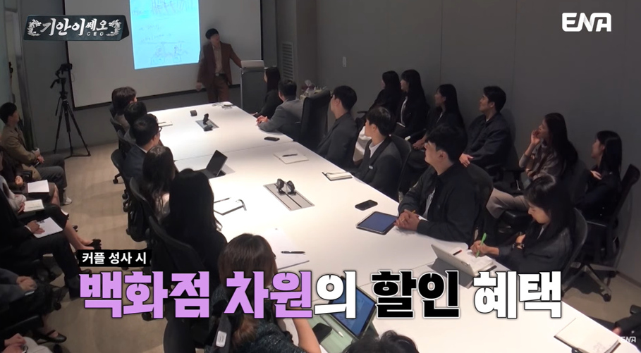 백화점에서 12시되면 다같이 키스하자는 이벤트 제시한 방송인 | 인스티즈