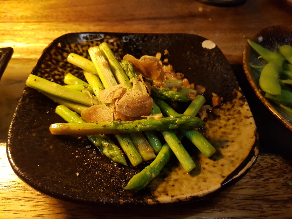 호치민 1군 트렌디한 야키토리 전문점 Reika - 아스파라거스 마늘 볶음(Fried garilc Asparagus)