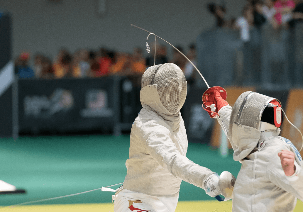 펜싱 경기 하는 모습