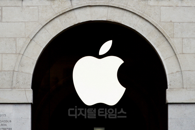 위기의 시절, 애플이 대면하는 폴더블폰 시대 