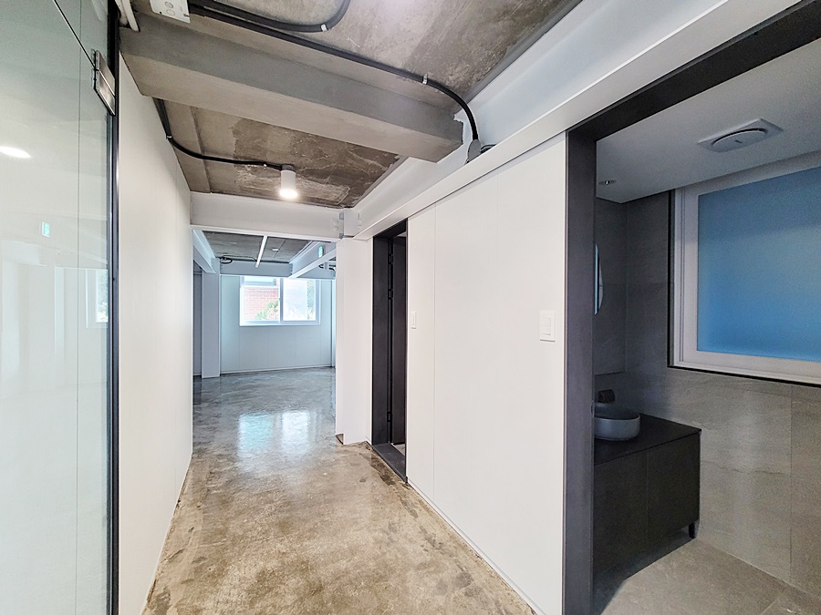 신축 첫 입주 역삼동 사옥 통임대 [강남사무실 임대] 9호선 언주역 146평 34