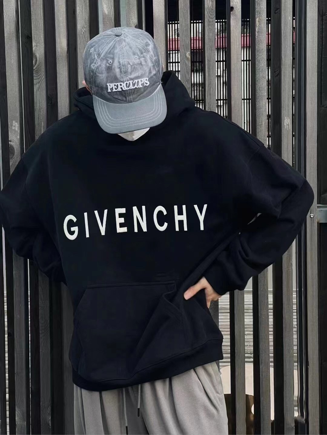  [GIVENCHY] 지방시 4G 스웨트 셔츠 후드 티셔츠 BMJ0CQ3Y6V 001