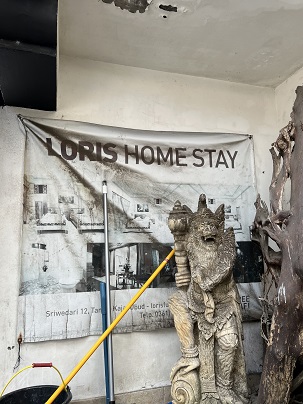 LORIS HOMESTAY