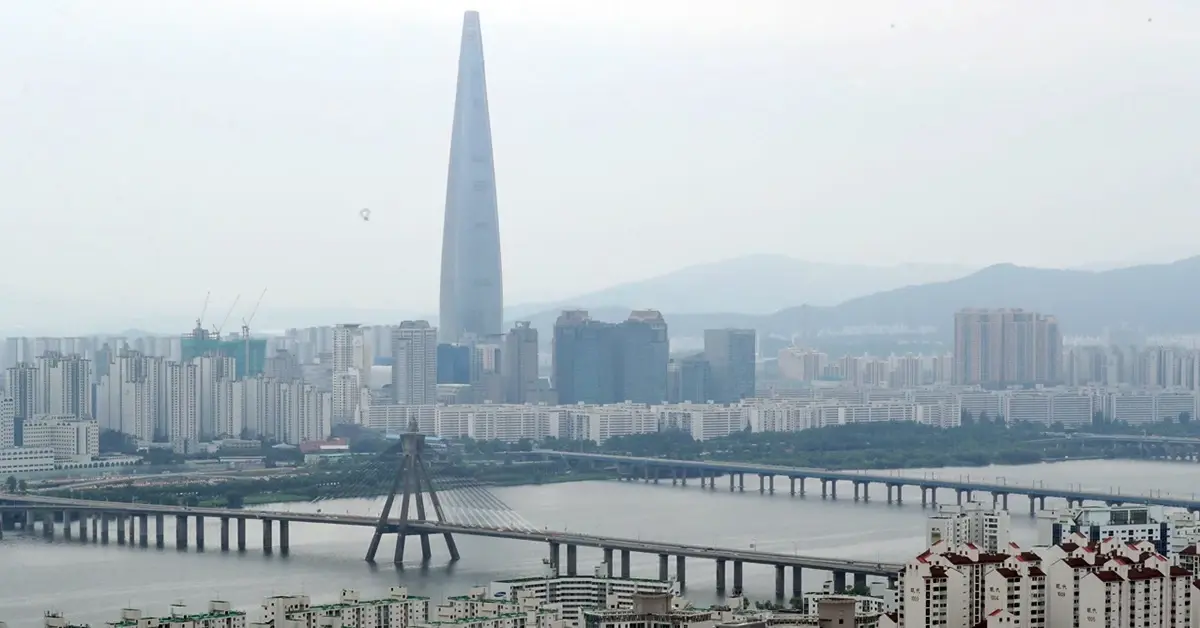  부동산 앱 이용자 과반수 집값 더 내려갈 것 가장 유력한 반등 예상 시기는
