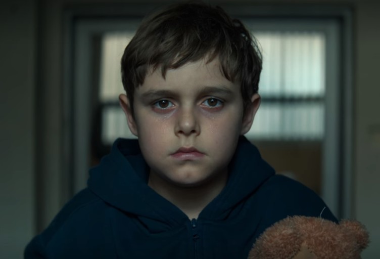 좀비가 있는 <넷플릭스 공포영화 추천> [영화 리뷰] 블러드레드 스카이 리뷰_이 안에 8