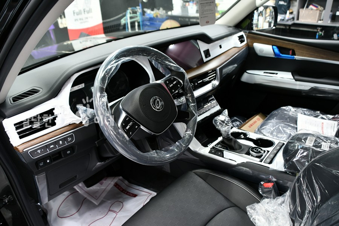 Majave the Master Platinum 7인승 실내가 압도적입니다. 35