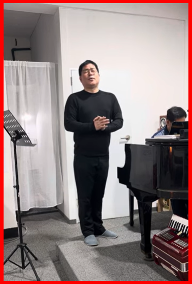 유동규 씨의 찬송하는 모습