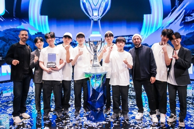  롤드컵 챔피언 T1이 '제오페구케' 전원과의 재계약을 암시했습니다!