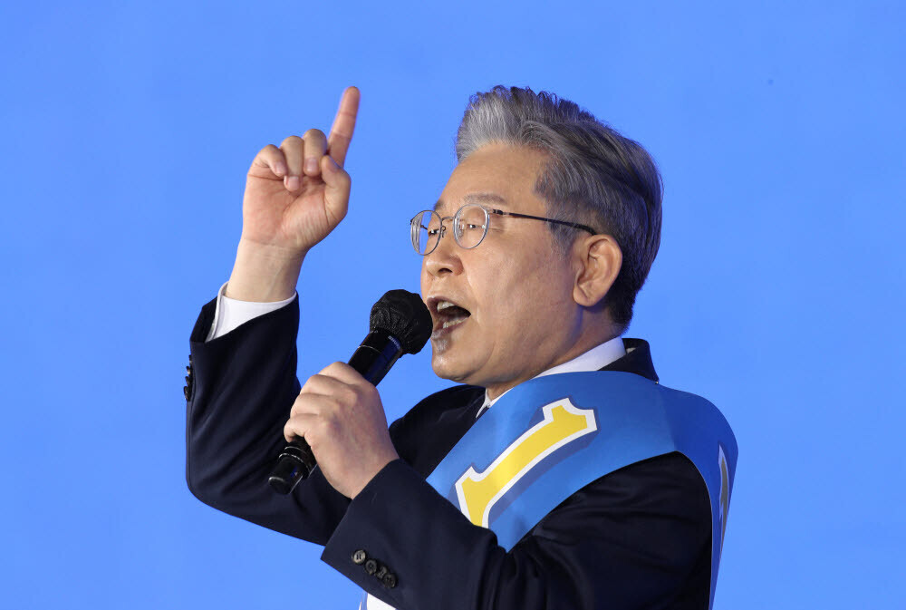 이재명 비서관 김현지 비전실세 사진(성남 괴문자 사건) 이재명 비서관 김현지 비전실세 사진(성남 괴문자 사건)