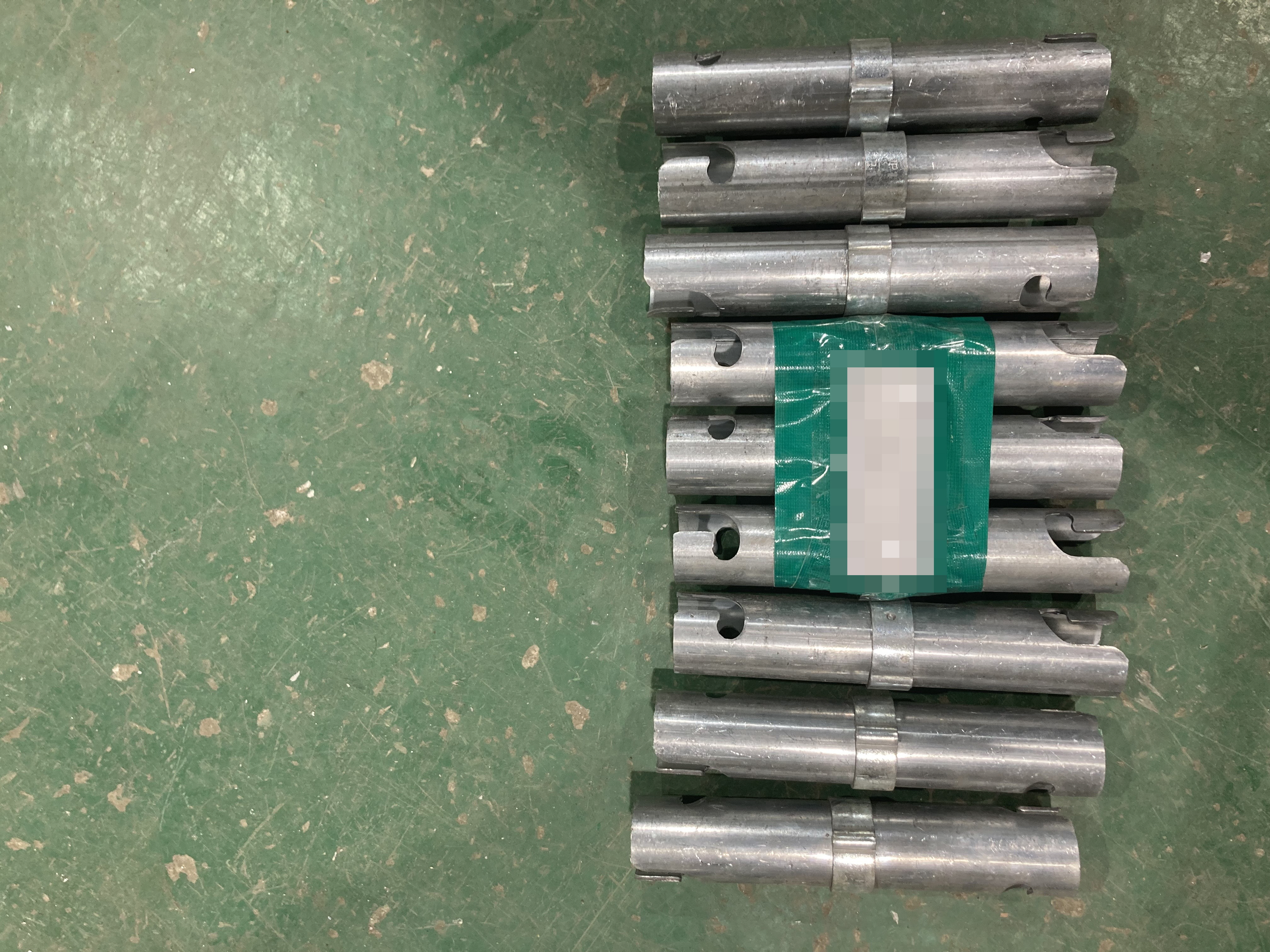 관형 강철로 만든 비계 요소