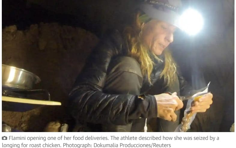 500일 동안 동굴에서 자신을 시험한 스페인 여성...&quot;세계 기록&quot; VIDEO: Spanish woman emerges after spending 500 days living alone in cave
