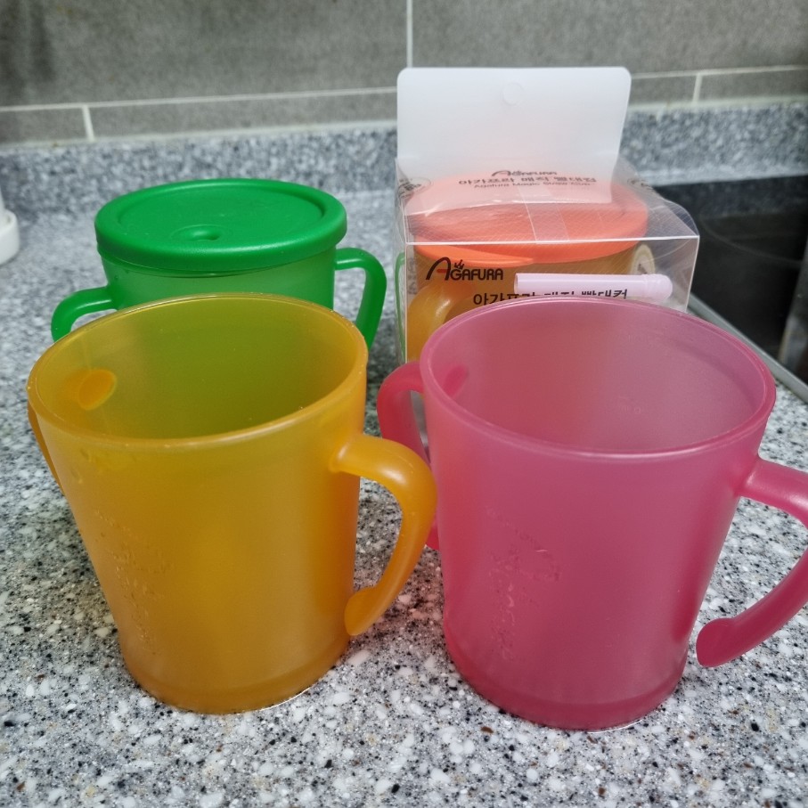 아가후라 빨대컵