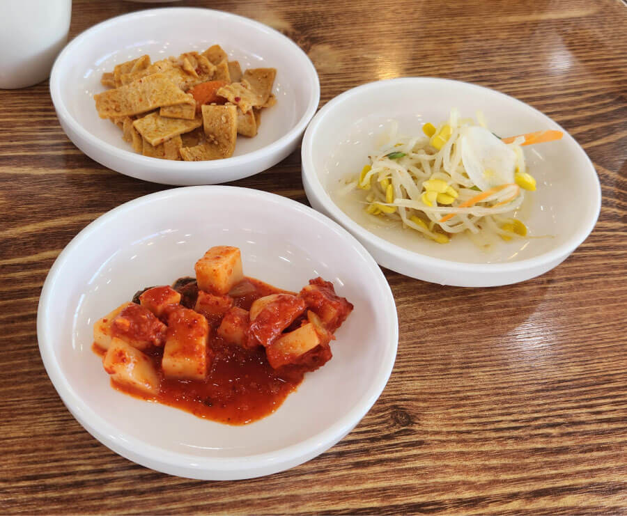 밑반찬들 - 이거면 충분하죠