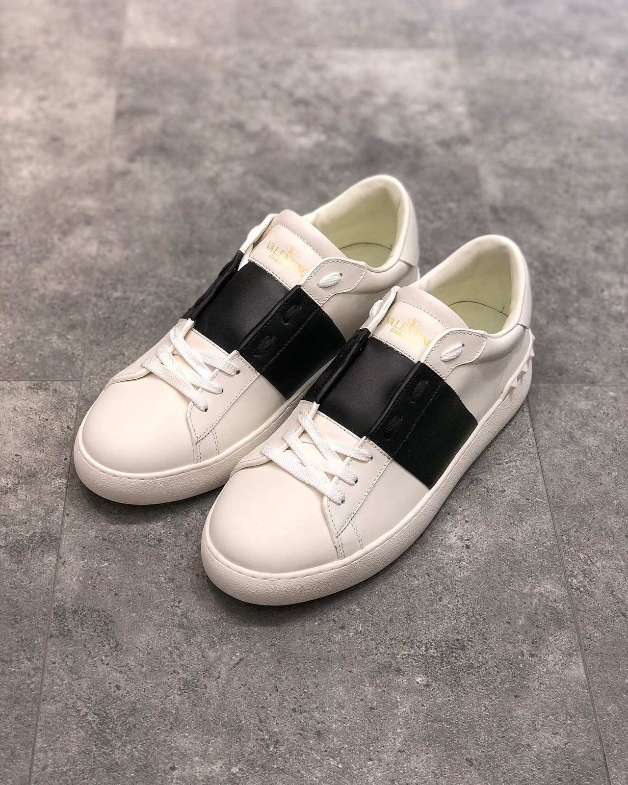  [VALENTINO] 발렌티노 히든 스니커즈 블랙 TY2S0830BLUA01