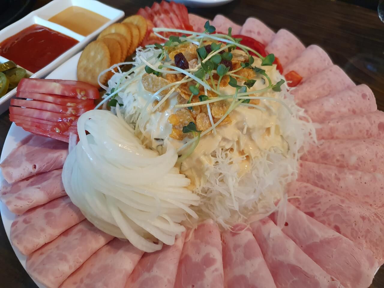  용산 맛집 - 시원한 맥주와 소세지의 찰떡궁합. 용산 소세지전문점 이전하기 전에 얼른 방문하자