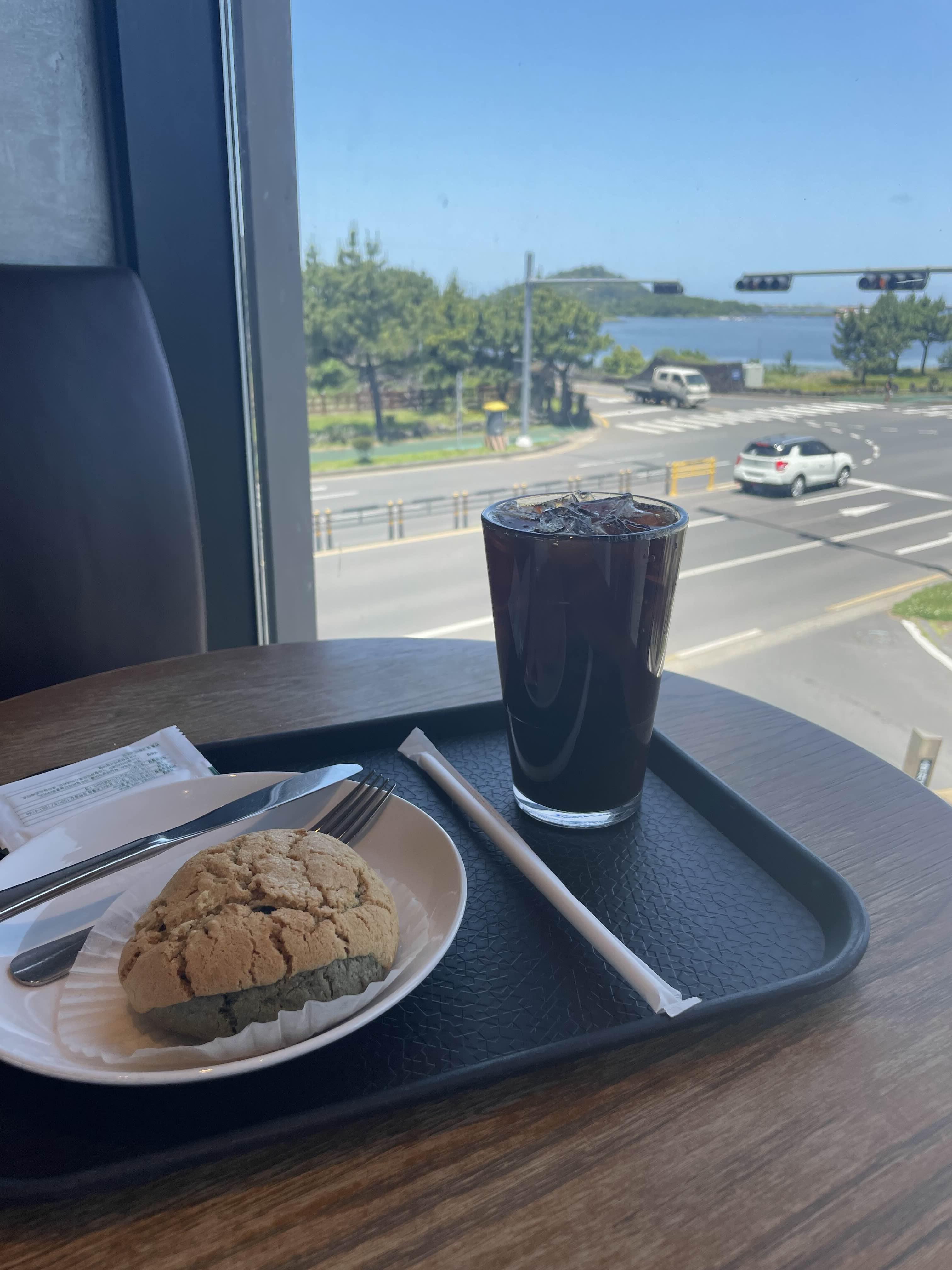  성산일출봉 근처 카페 맛집 제주도 한정 메뉴 스타벅스/ 제주 전복김밥/도렐커피