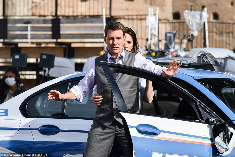  [ Mission Impossible 7] 톰 크루즈 로마에서 헤일리 애트웰과  촬영중~Tom Cruise with Hayley Atwell for Mission Impossible 7 in Rome