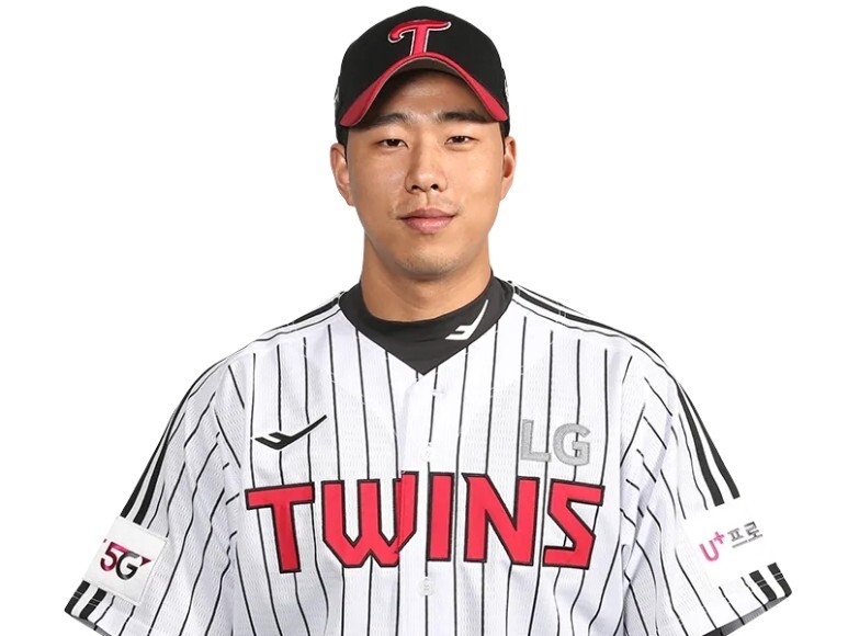  WBC 한신타이거즈 상대 정우영 3연속 볼넷 만루 프로필 나이 구속