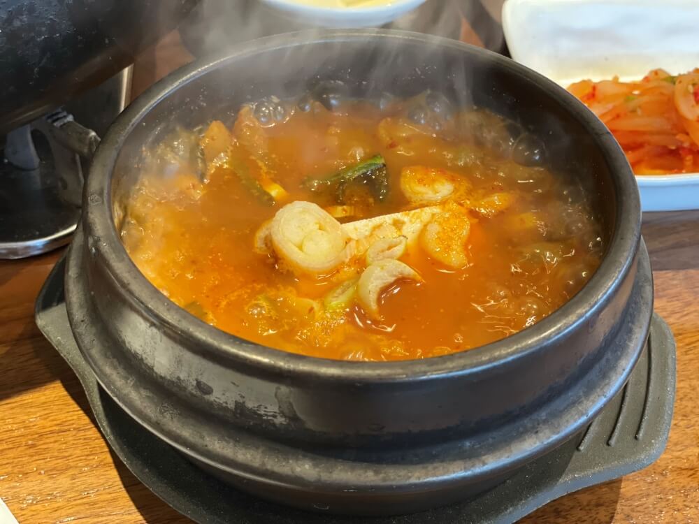 궁평식당-흑돼지-김치찌개-모습