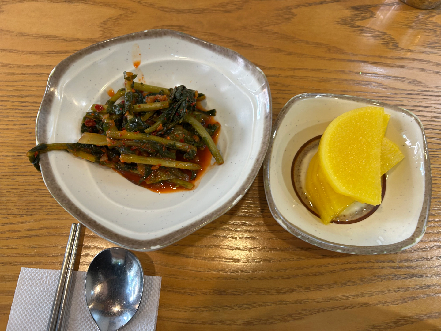 진국수의 밑찬반을 보여주는 이미지
