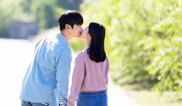 "몇개나 일치하는지 확인해보세요" 바람피우는 사람들의 소름끼치는 특징 9가지