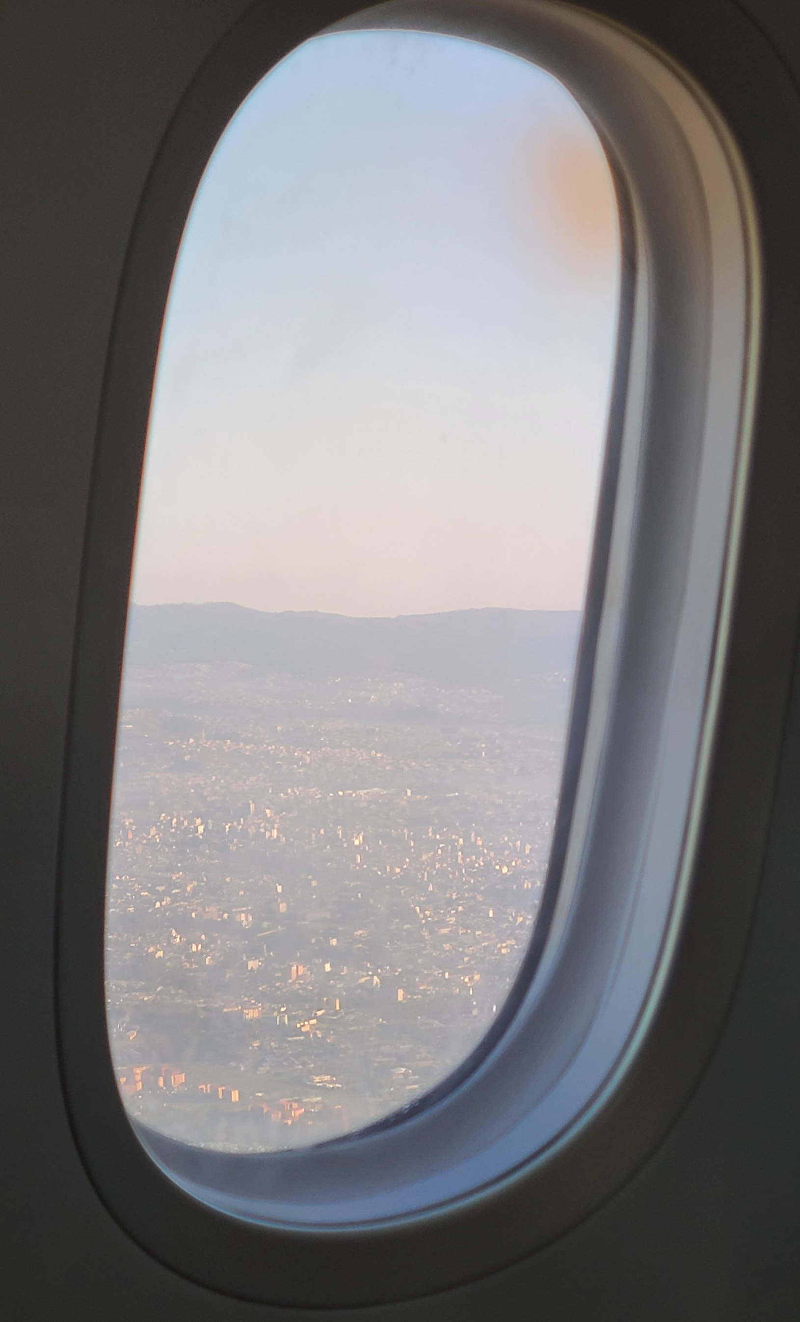 비행기 창문 사진