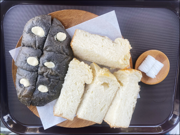먹물크림치즈 치아바타와 밀크랑
