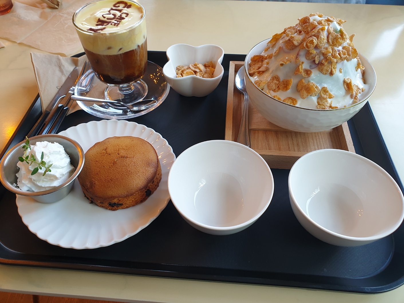  청주) 힐링 카페글로리 (옥수수크림슈페너, 모카번스콘)